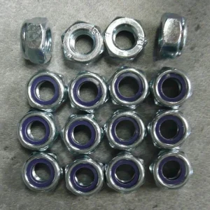 16 ECROUS AUTOFREINE NYLSTOP DE ROUE QUAD PLAT M10X125 EN DOUILLE DE 17MM Végkiárusítás