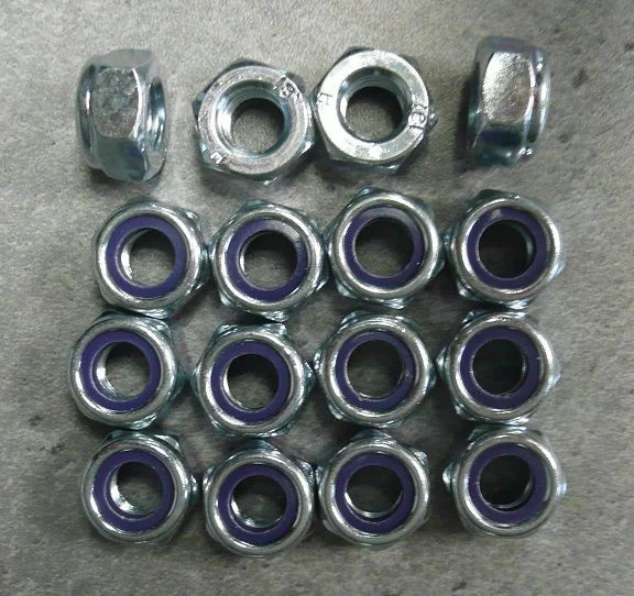 16 ECROUS AUTOFREINE NYLSTOP DE ROUE QUAD PLAT M10X125 EN DOUILLE DE 17MM Végkiárusítás